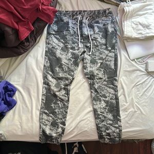 Cuffed Joggers w34, good find at thrift store🤷‍♂️ Unisex!